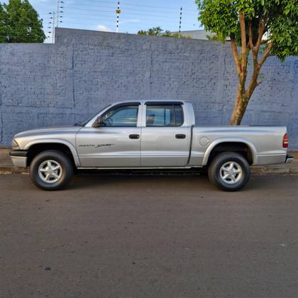 DODGE DAKOTA 5.2 SPORT 4X2 CD V8 16V GASOLINA 4P AUTOMÁTICO